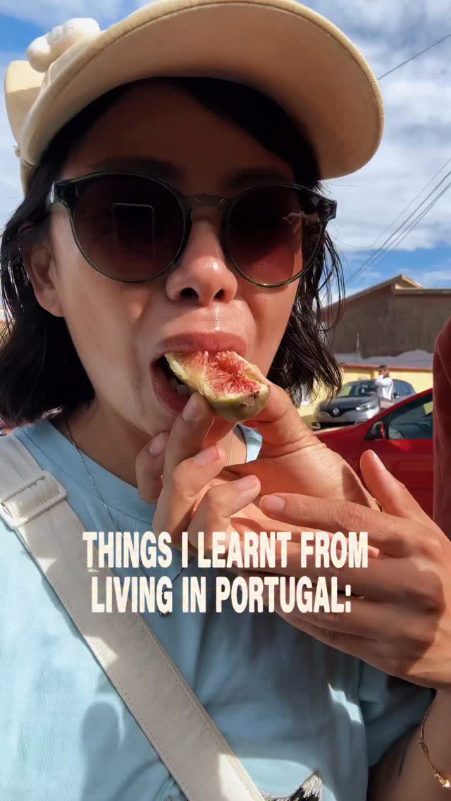 Fig from a tree ✅ 
Dried figs, cooked figs ❌

Thanks @come.na2 for the figs and @melanieabrantesdesigns for the audio “it looks so big in your hand!” 🤣

[life in portugal, fig season, FIG LOVER]