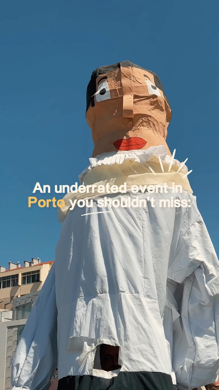 The procession ends with a “banho santo”, believed to be a holy bath that purify the body, protect against illness.. and even drive away the devil 😃

📍 Cortejo do Traje de Papel de São Bartolomeu
Foz, Porto, Portugal

🎵 Audio recorded live from one of the bands in the procession

#portoportugal #visitporto #cortejosãobartolomeu 
Portugal travel